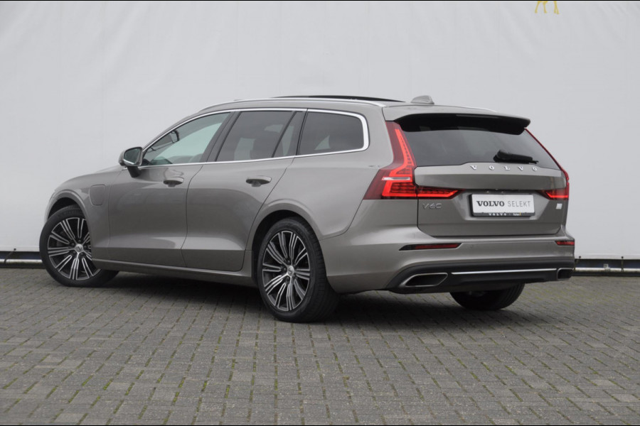 Volvo V60 T6 340PK Automaat Recharge AWD Inscription / Panoramadak / BLIS / Parkeersensoren met camera / Elektrische achterklep / Stoel - en stuurwielverwarming / Getint glas / Adaptieve cruise control