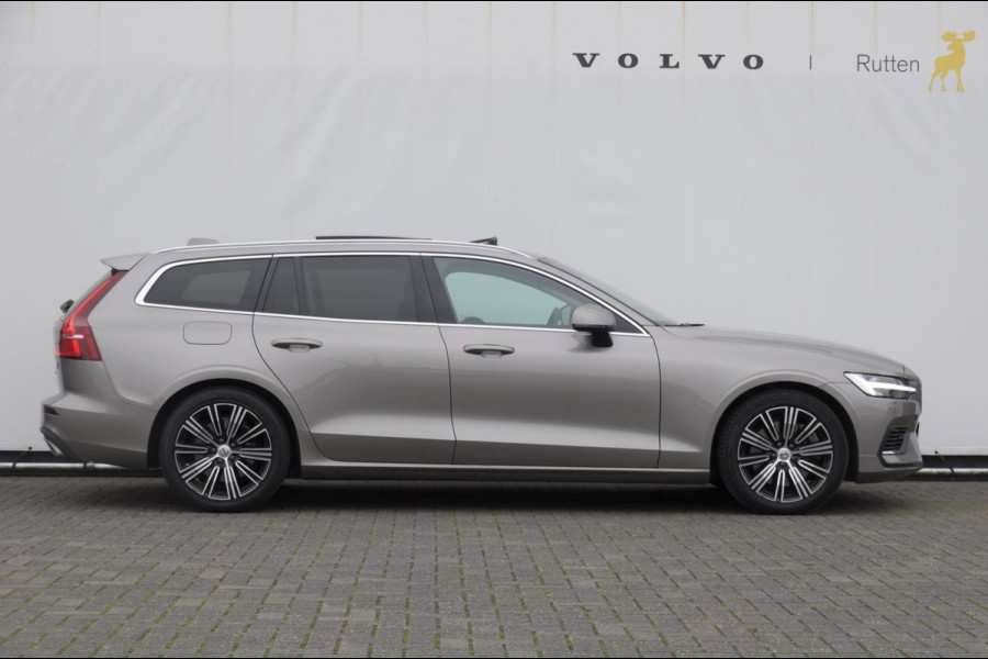 Volvo V60 T6 340PK Automaat Recharge AWD Inscription / Panoramadak / BLIS / Parkeersensoren met camera / Elektrische achterklep / Stoel - en stuurwielverwarming / Getint glas / Adaptieve cruise control