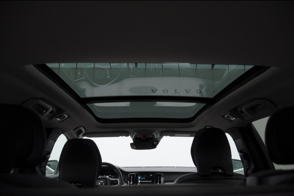 Volvo V60 T6 340PK Automaat Recharge AWD Inscription / Panoramadak / BLIS / Parkeersensoren met camera / Elektrische achterklep / Stoel - en stuurwielverwarming / Getint glas / Adaptieve cruise control