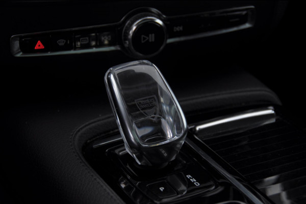 Volvo V60 T6 340PK Automaat Recharge AWD Inscription / Panoramadak / BLIS / Parkeersensoren met camera / Elektrische achterklep / Stoel - en stuurwielverwarming / Getint glas / Adaptieve cruise control