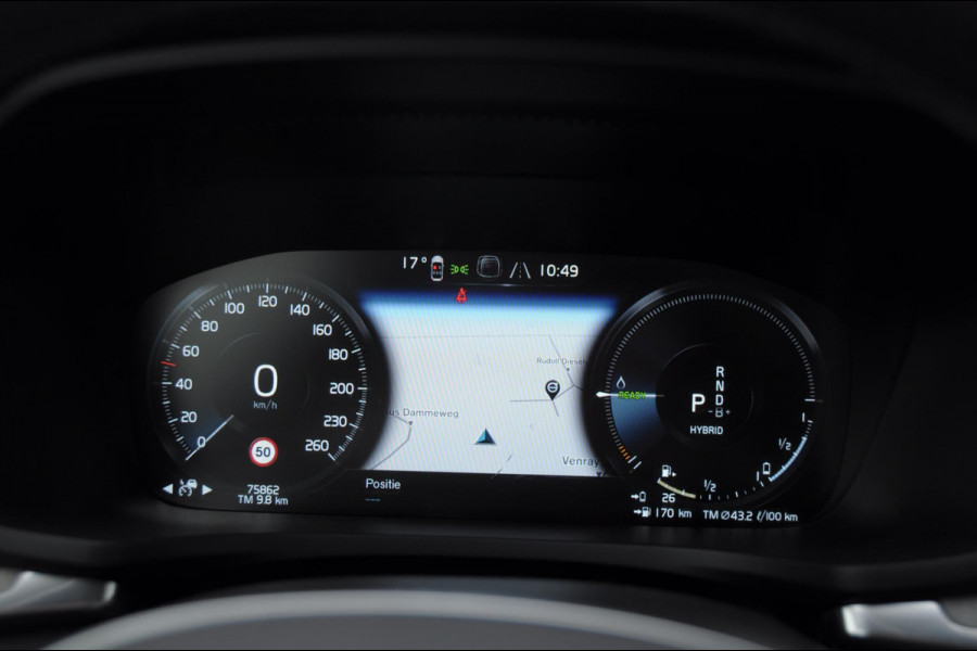 Volvo V60 T6 340PK Automaat Recharge AWD Inscription / Panoramadak / BLIS / Parkeersensoren met camera / Elektrische achterklep / Stoel - en stuurwielverwarming / Getint glas / Adaptieve cruise control