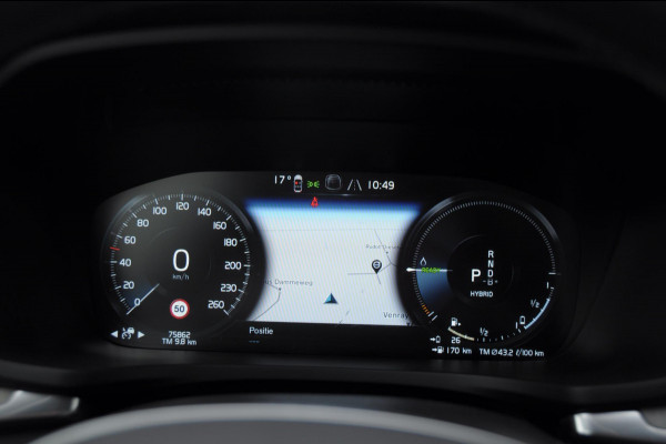 Volvo V60 T6 340PK Automaat Recharge AWD Inscription / Panoramadak / BLIS / Parkeersensoren met camera / Elektrische achterklep / Stoel - en stuurwielverwarming / Getint glas / Adaptieve cruise control