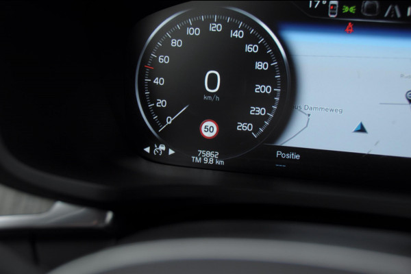 Volvo V60 T6 340PK Automaat Recharge AWD Inscription / Panoramadak / BLIS / Parkeersensoren met camera / Elektrische achterklep / Stoel - en stuurwielverwarming / Getint glas / Adaptieve cruise control