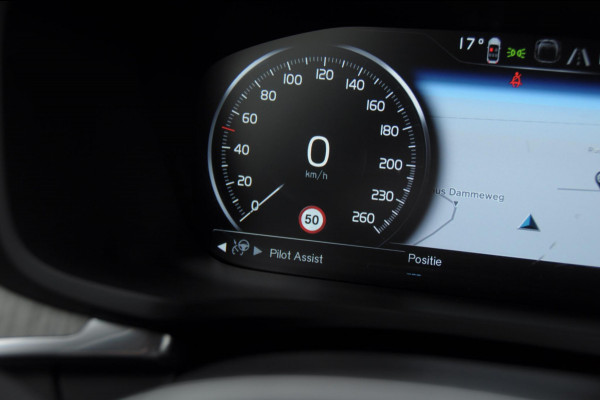 Volvo V60 T6 340PK Automaat Recharge AWD Inscription / Panoramadak / BLIS / Parkeersensoren met camera / Elektrische achterklep / Stoel - en stuurwielverwarming / Getint glas / Adaptieve cruise control