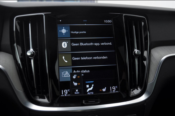 Volvo V60 T6 340PK Automaat Recharge AWD Inscription / Panoramadak / BLIS / Parkeersensoren met camera / Elektrische achterklep / Stoel - en stuurwielverwarming / Getint glas / Adaptieve cruise control