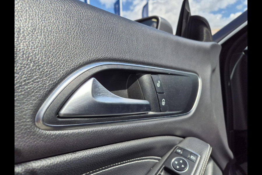 Mercedes-Benz CLA-Klasse Shooting Brake 180 Business Solution | schuifdak | halfleder | navigatie | stoelverwarming | trekhaak wegklapbaar