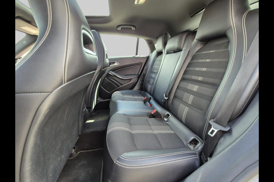 Mercedes-Benz CLA-Klasse Shooting Brake 180 Business Solution | schuifdak | halfleder | navigatie | stoelverwarming | trekhaak wegklapbaar