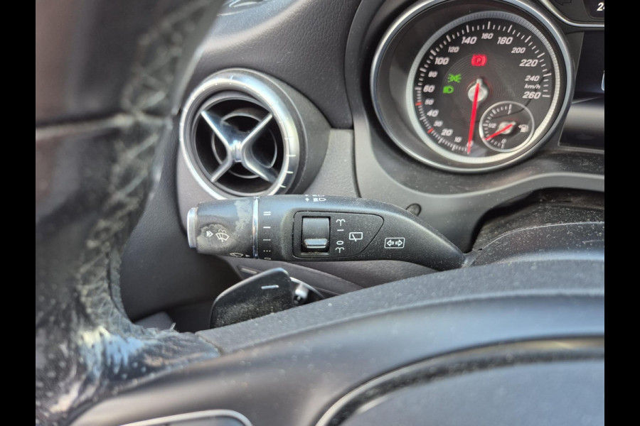 Mercedes-Benz CLA-Klasse Shooting Brake 180 Business Solution | schuifdak | halfleder | navigatie | stoelverwarming | trekhaak wegklapbaar