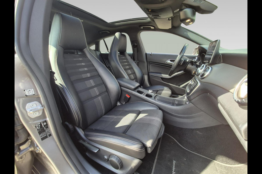 Mercedes-Benz CLA-Klasse Shooting Brake 180 Business Solution | schuifdak | halfleder | navigatie | stoelverwarming | trekhaak wegklapbaar