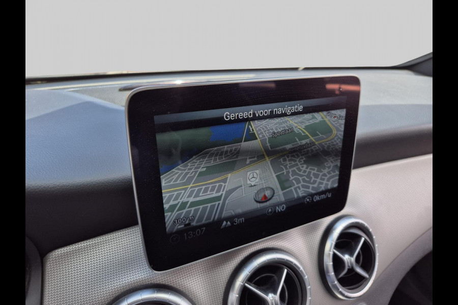 Mercedes-Benz CLA-Klasse Shooting Brake 180 Business Solution | schuifdak | halfleder | navigatie | stoelverwarming | trekhaak wegklapbaar