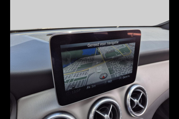 Mercedes-Benz CLA-Klasse Shooting Brake 180 Business Solution | schuifdak | halfleder | navigatie | stoelverwarming | trekhaak wegklapbaar