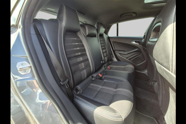 Mercedes-Benz CLA-Klasse Shooting Brake 180 Business Solution | schuifdak | halfleder | navigatie | stoelverwarming | trekhaak wegklapbaar