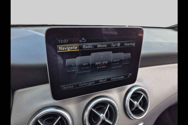 Mercedes-Benz CLA-Klasse Shooting Brake 180 Business Solution | schuifdak | halfleder | navigatie | stoelverwarming | trekhaak wegklapbaar