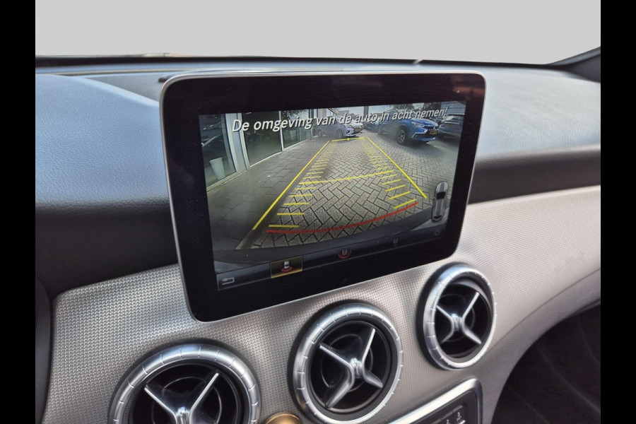 Mercedes-Benz CLA-Klasse Shooting Brake 180 Business Solution | schuifdak | halfleder | navigatie | stoelverwarming | trekhaak wegklapbaar