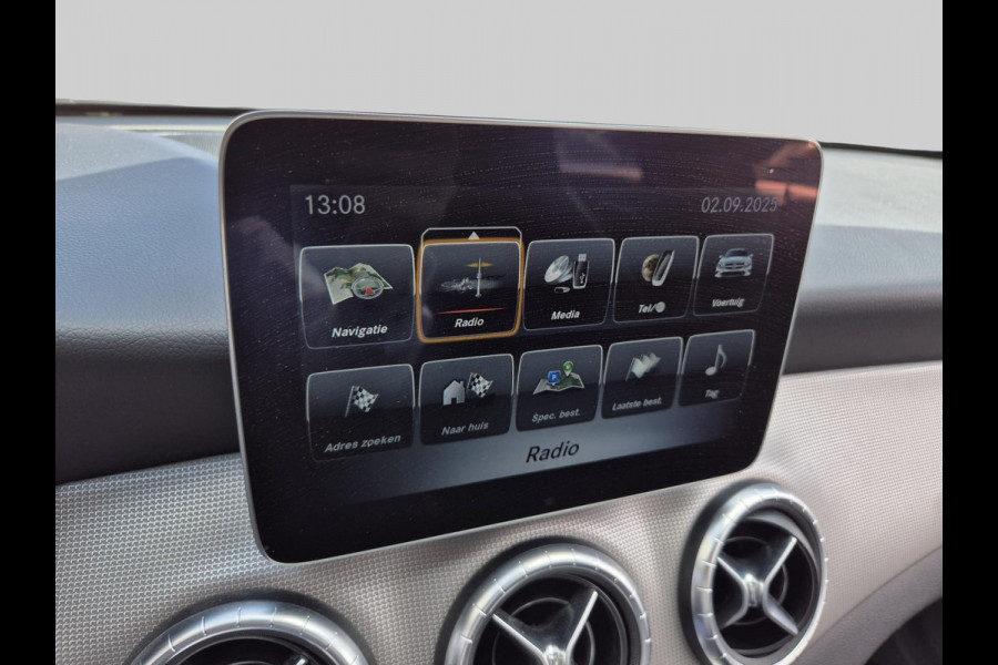 Mercedes-Benz CLA-Klasse Shooting Brake 180 Business Solution | schuifdak | halfleder | navigatie | stoelverwarming | trekhaak wegklapbaar