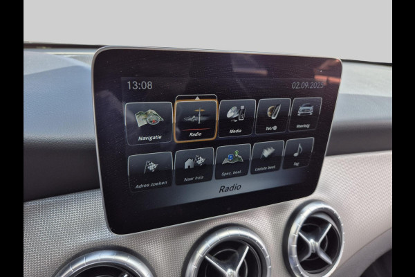 Mercedes-Benz CLA-Klasse Shooting Brake 180 Business Solution | schuifdak | halfleder | navigatie | stoelverwarming | trekhaak wegklapbaar