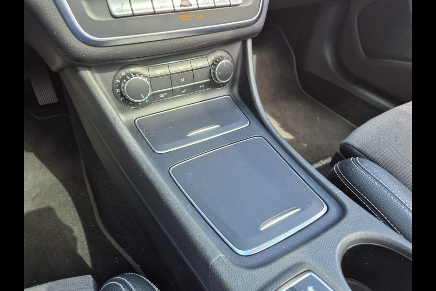 Mercedes-Benz CLA-Klasse Shooting Brake 180 Business Solution | schuifdak | halfleder | navigatie | stoelverwarming | trekhaak wegklapbaar