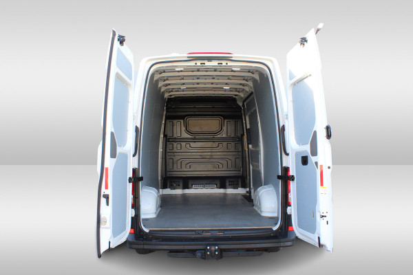 Volkswagen Crafter 35t 2.0 TDI L3H3 > Leer/Navi/Trekhaak/parkeersensoren... Volkswagen Crafter 35t 2.0 TDI L3H3 > Leer/Navi/Trekhaak/parkeersensoren...