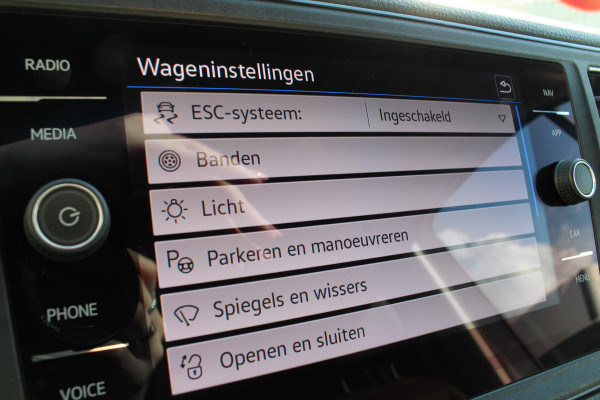Volkswagen Crafter 35t 2.0 TDI L3H3 > Leer/Navi/Trekhaak/parkeersensoren... Volkswagen Crafter 35t 2.0 TDI L3H3 > Leer/Navi/Trekhaak/parkeersensoren...