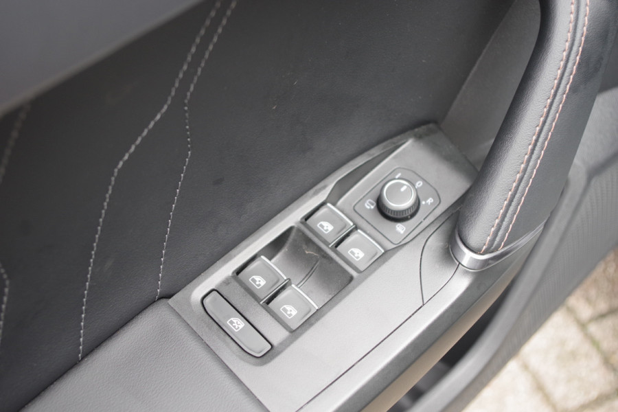 CUPRA Leon 1.4 e-Hybrid 245 PK VZ Adrenaline PHEV, Stoelverwarming, Carplay, Camera