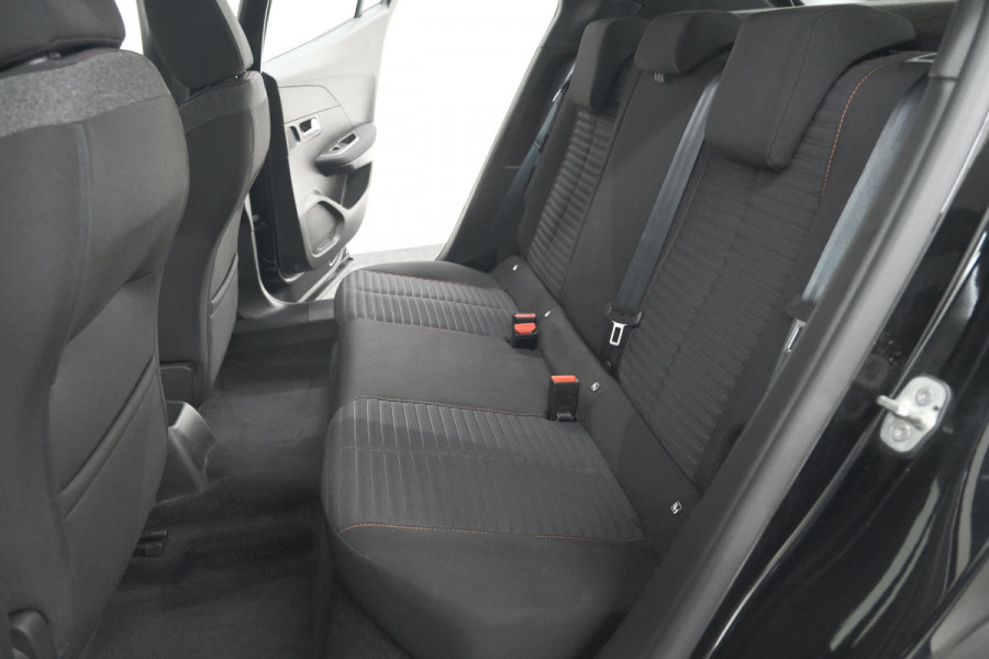 Peugeot 2008 PureTech 130 EAT8 Active | Parkeersensoren | Navigatie | Apple Carplay Peugeot 2008 PureTech 130 EAT8 Active | Parkeersensoren | Navigatie | Apple Carplay