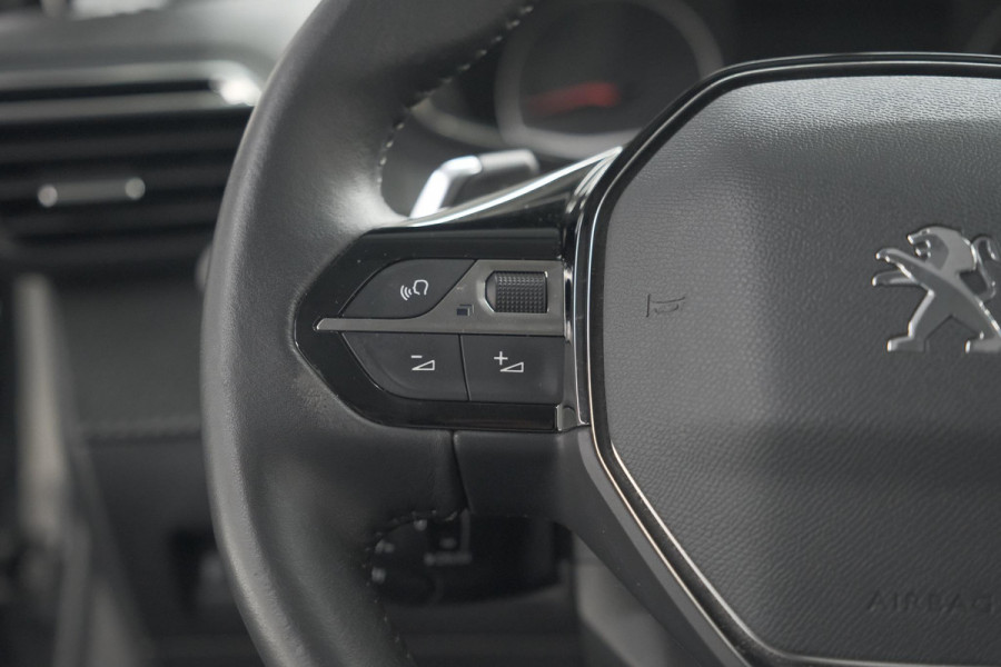 Peugeot 2008 PureTech 130 EAT8 Active | Parkeersensoren | Navigatie | Apple Carplay Peugeot 2008 PureTech 130 EAT8 Active | Parkeersensoren | Navigatie | Apple Carplay