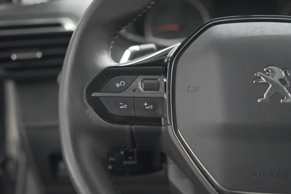 Peugeot 2008 PureTech 130 EAT8 Active | Parkeersensoren | Navigatie | Apple Carplay Peugeot 2008 PureTech 130 EAT8 Active | Parkeersensoren | Navigatie | Apple Carplay