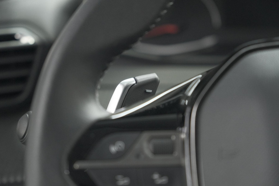 Peugeot 2008 PureTech 130 EAT8 Active | Parkeersensoren | Navigatie | Apple Carplay Peugeot 2008 PureTech 130 EAT8 Active | Parkeersensoren | Navigatie | Apple Carplay