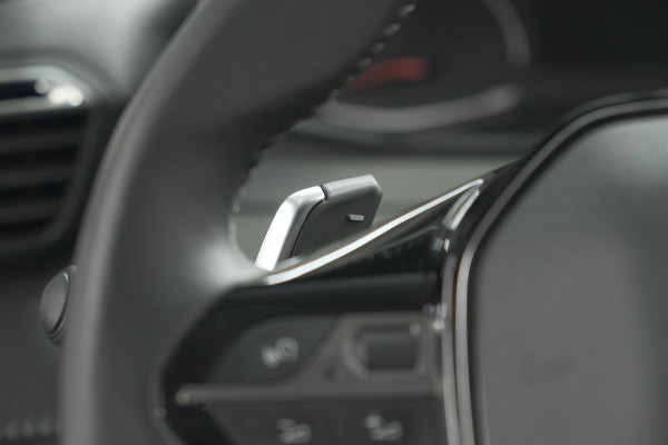 Peugeot 2008 PureTech 130 EAT8 Active | Parkeersensoren | Navigatie | Apple Carplay Peugeot 2008 PureTech 130 EAT8 Active | Parkeersensoren | Navigatie | Apple Carplay