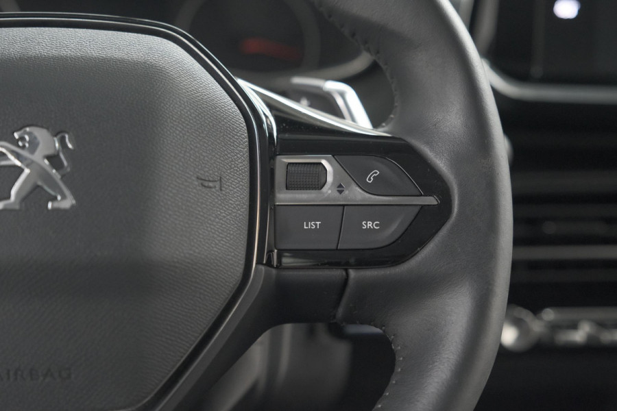 Peugeot 2008 PureTech 130 EAT8 Active | Parkeersensoren | Navigatie | Apple Carplay Peugeot 2008 PureTech 130 EAT8 Active | Parkeersensoren | Navigatie | Apple Carplay