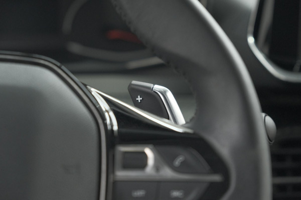 Peugeot 2008 PureTech 130 EAT8 Active | Parkeersensoren | Navigatie | Apple Carplay Peugeot 2008 PureTech 130 EAT8 Active | Parkeersensoren | Navigatie | Apple Carplay