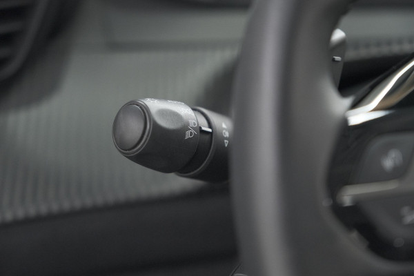 Peugeot 2008 PureTech 130 EAT8 Active | Parkeersensoren | Navigatie | Apple Carplay Peugeot 2008 PureTech 130 EAT8 Active | Parkeersensoren | Navigatie | Apple Carplay