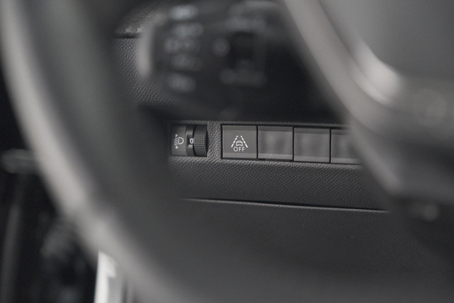 Peugeot 2008 PureTech 130 EAT8 Active | Parkeersensoren | Navigatie | Apple Carplay Peugeot 2008 PureTech 130 EAT8 Active | Parkeersensoren | Navigatie | Apple Carplay