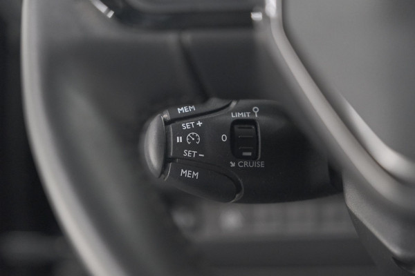 Peugeot 2008 PureTech 130 EAT8 Active | Parkeersensoren | Navigatie | Apple Carplay Peugeot 2008 PureTech 130 EAT8 Active | Parkeersensoren | Navigatie | Apple Carplay