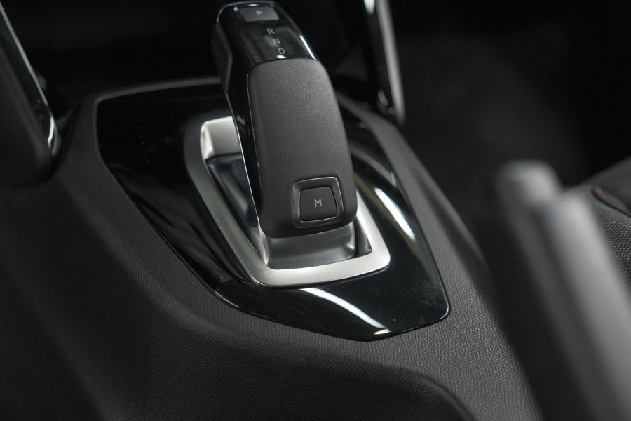 Peugeot 2008 PureTech 130 EAT8 Active | Parkeersensoren | Navigatie | Apple Carplay Peugeot 2008 PureTech 130 EAT8 Active | Parkeersensoren | Navigatie | Apple Carplay
