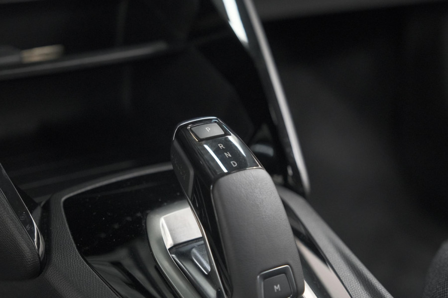 Peugeot 2008 PureTech 130 EAT8 Active | Parkeersensoren | Navigatie | Apple Carplay Peugeot 2008 PureTech 130 EAT8 Active | Parkeersensoren | Navigatie | Apple Carplay