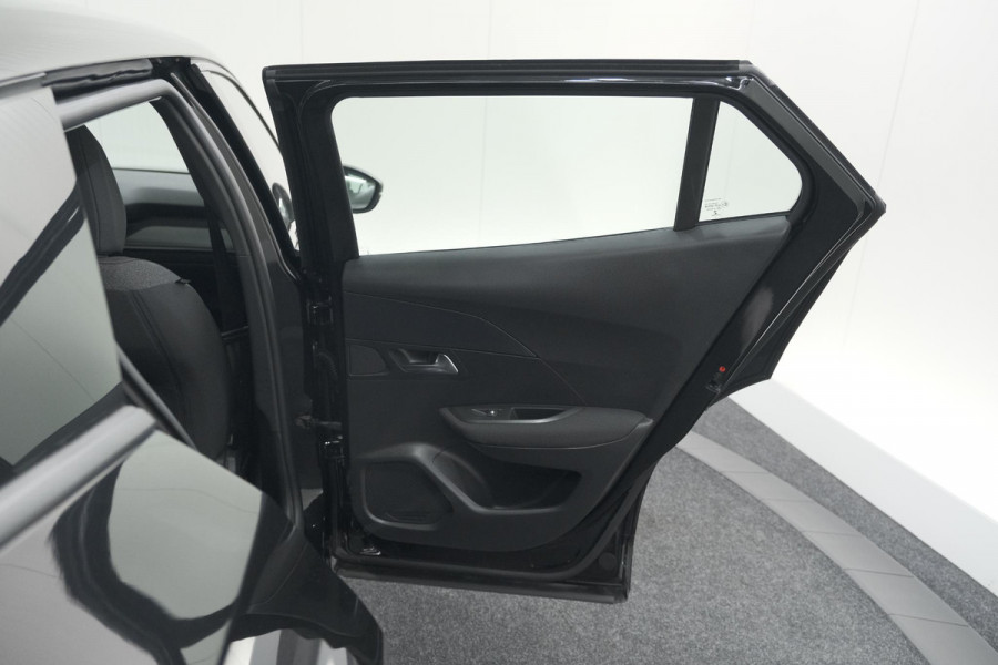 Peugeot 2008 PureTech 130 EAT8 Active | Parkeersensoren | Navigatie | Apple Carplay Peugeot 2008 PureTech 130 EAT8 Active | Parkeersensoren | Navigatie | Apple Carplay