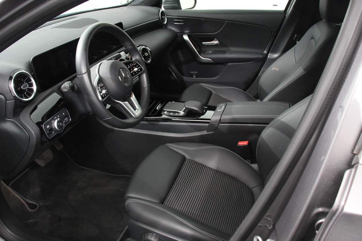 Mercedes-Benz A-Klasse 200 163pk Automaat Progressive Navigatie Camera Lane Assist Stoelverwarming LED DAB Keyless Go Lichtmetalen Velgen Mercedes-Benz A-Klasse 200 163pk Automaat Progressive Navigatie Camera Lane Assist Stoelverwarming LED DAB Keyless Go Lichtmetalen Velgen