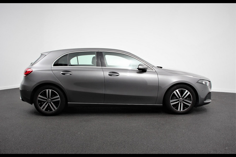 Mercedes-Benz A-Klasse 200 163pk Automaat Progressive Navigatie Camera Lane Assist Stoelverwarming LED DAB Keyless Go Lichtmetalen Velgen Mercedes-Benz A-Klasse 200 163pk Automaat Progressive Navigatie Camera Lane Assist Stoelverwarming LED DAB Keyless Go Lichtmetalen Velgen
