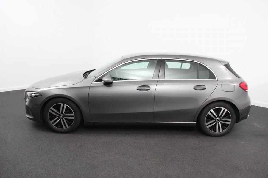 Mercedes-Benz A-Klasse 200 163pk Automaat Progressive Navigatie Camera Lane Assist Stoelverwarming LED DAB Keyless Go Lichtmetalen Velgen Mercedes-Benz A-Klasse 200 163pk Automaat Progressive Navigatie Camera Lane Assist Stoelverwarming LED DAB Keyless Go Lichtmetalen Velgen