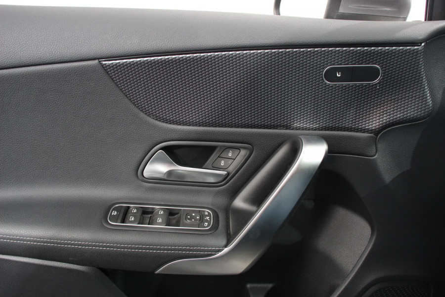 Mercedes-Benz A-Klasse 200 163pk Automaat Progressive Navigatie Camera Lane Assist Stoelverwarming LED DAB Keyless Go Lichtmetalen Velgen Mercedes-Benz A-Klasse 200 163pk Automaat Progressive Navigatie Camera Lane Assist Stoelverwarming LED DAB Keyless Go Lichtmetalen Velgen