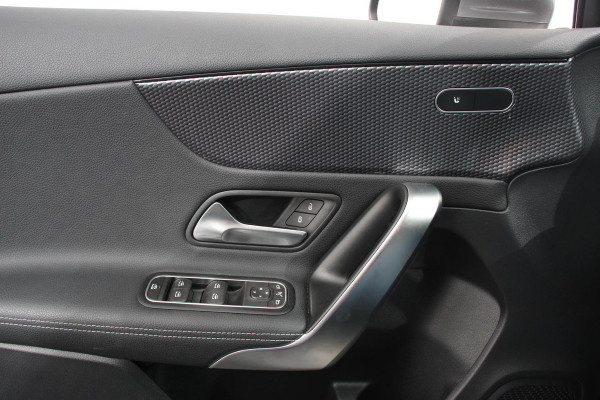 Mercedes-Benz A-Klasse 200 163pk Automaat Progressive Navigatie Camera Lane Assist Stoelverwarming LED DAB Keyless Go Lichtmetalen Velgen Mercedes-Benz A-Klasse 200 163pk Automaat Progressive Navigatie Camera Lane Assist Stoelverwarming LED DAB Keyless Go Lichtmetalen Velgen