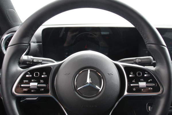 Mercedes-Benz A-Klasse 200 163pk Automaat Progressive Navigatie Camera Lane Assist Stoelverwarming LED DAB Keyless Go Lichtmetalen Velgen Mercedes-Benz A-Klasse 200 163pk Automaat Progressive Navigatie Camera Lane Assist Stoelverwarming LED DAB Keyless Go Lichtmetalen Velgen