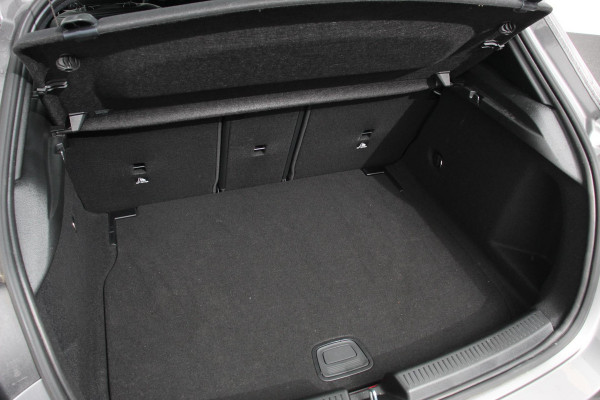 Mercedes-Benz A-Klasse 200 163pk Automaat Progressive Navigatie Camera Lane Assist Stoelverwarming LED DAB Keyless Go Lichtmetalen Velgen Mercedes-Benz A-Klasse 200 163pk Automaat Progressive Navigatie Camera Lane Assist Stoelverwarming LED DAB Keyless Go Lichtmetalen Velgen