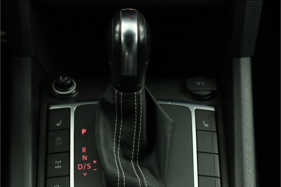 Volkswagen Amarok 3.0 TDI 4Motion DC Aventura Dubbele Cabine - Lichtmetalen Velgen 20'' - Cruise Control - Lederen Bekleding - Navigatie - Stoelverwarming - Bovag Garantie Volkswagen Amarok 3.0 TDI 4Motion DC Aventura Dubbele Cabine - Lichtmetalen Velgen 20'' - Cruise Control - Lederen Bekleding - Navigatie - Stoelverwarming - Bovag Garantie
