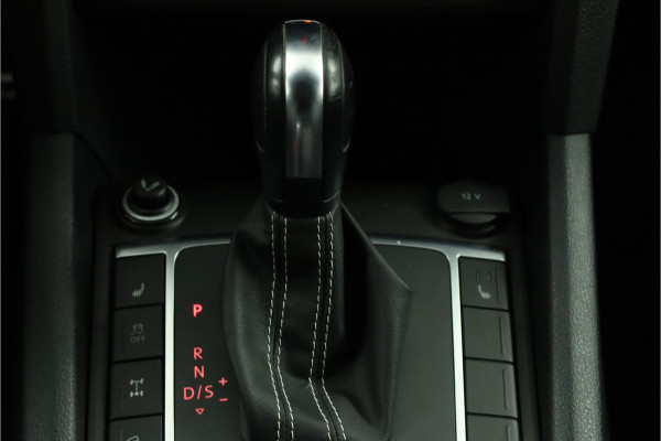 Volkswagen Amarok 3.0 TDI 4Motion DC Aventura Dubbele Cabine - Lichtmetalen Velgen 20'' - Cruise Control - Lederen Bekleding - Navigatie - Stoelverwarming - Bovag Garantie Volkswagen Amarok 3.0 TDI 4Motion DC Aventura Dubbele Cabine - Lichtmetalen Velgen 20'' - Cruise Control - Lederen Bekleding - Navigatie - Stoelverwarming - Bovag Garantie