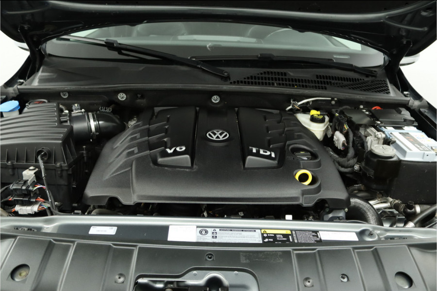 Volkswagen Amarok 3.0 TDI 4Motion DC Aventura Dubbele Cabine - Lichtmetalen Velgen 20'' - Cruise Control - Lederen Bekleding - Navigatie - Stoelverwarming - Bovag Garantie Volkswagen Amarok 3.0 TDI 4Motion DC Aventura Dubbele Cabine - Lichtmetalen Velgen 20'' - Cruise Control - Lederen Bekleding - Navigatie - Stoelverwarming - Bovag Garantie