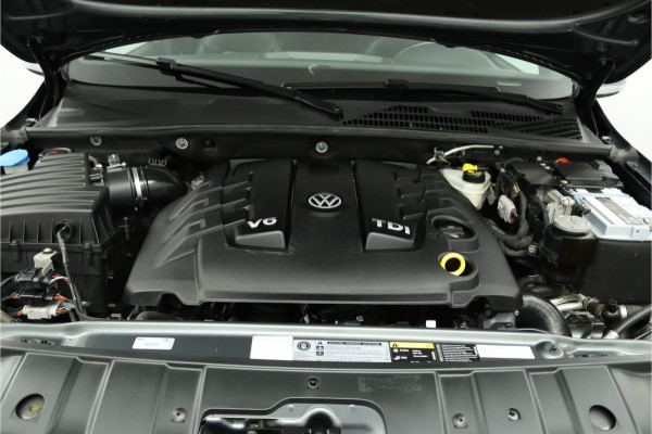 Volkswagen Amarok 3.0 TDI 4Motion DC Aventura Dubbele Cabine - Lichtmetalen Velgen 20'' - Cruise Control - Lederen Bekleding - Navigatie - Stoelverwarming - Bovag Garantie Volkswagen Amarok 3.0 TDI 4Motion DC Aventura Dubbele Cabine - Lichtmetalen Velgen 20'' - Cruise Control - Lederen Bekleding - Navigatie - Stoelverwarming - Bovag Garantie