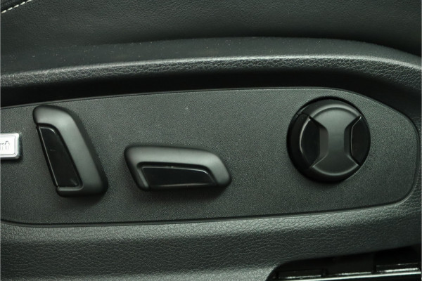 Volkswagen Amarok 3.0 TDI 4Motion DC Aventura Dubbele Cabine - Lichtmetalen Velgen 20'' - Cruise Control - Lederen Bekleding - Navigatie - Stoelverwarming - Bovag Garantie Volkswagen Amarok 3.0 TDI 4Motion DC Aventura Dubbele Cabine - Lichtmetalen Velgen 20'' - Cruise Control - Lederen Bekleding - Navigatie - Stoelverwarming - Bovag Garantie