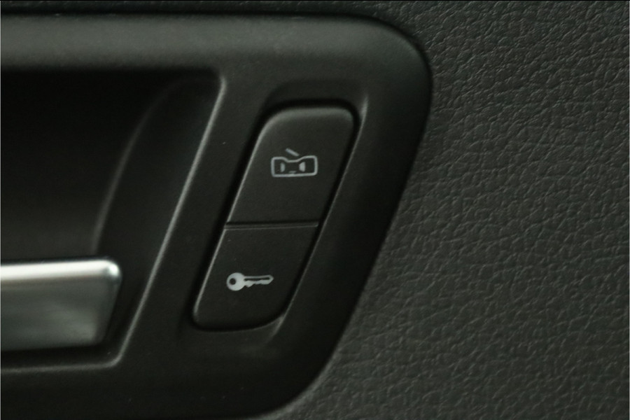 Volkswagen Amarok 3.0 TDI 4Motion DC Aventura Dubbele Cabine - Lichtmetalen Velgen 20'' - Cruise Control - Lederen Bekleding - Navigatie - Stoelverwarming - Bovag Garantie Volkswagen Amarok 3.0 TDI 4Motion DC Aventura Dubbele Cabine - Lichtmetalen Velgen 20'' - Cruise Control - Lederen Bekleding - Navigatie - Stoelverwarming - Bovag Garantie